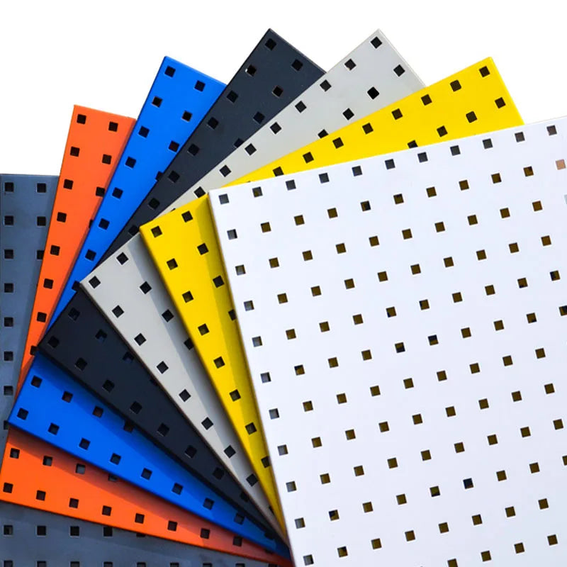 panneau perforé moderne clips paniers métalliques bleu orange gris noir blanc