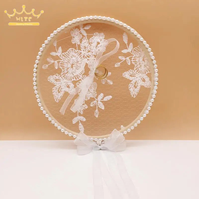 anneau mariage boîte dentelle fleurs blanc présentoir bijoux classique or blanc emballage