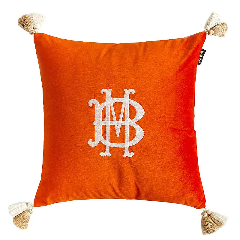 coussin carré vert foncé monogramme blanc velours tassel beige moderne brodé environnemental taie d'oreiller