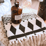 tapis géométrique boho beige noir triangles losanges antidérapant lavage machine main chambre salon prière