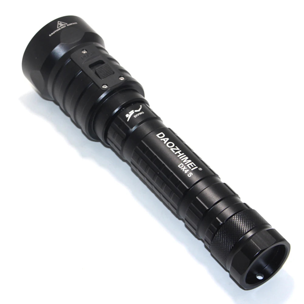 lampe torche plongée led rechargeable 15w 350 lumens texturée rainures moderne robuste 200 500mètres