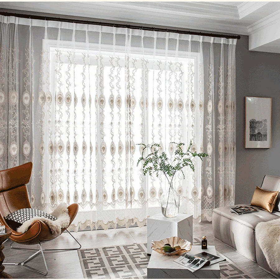 rideau tulle brodé fleur doré élégant transparent fenêtre beige classiquehôtel maison