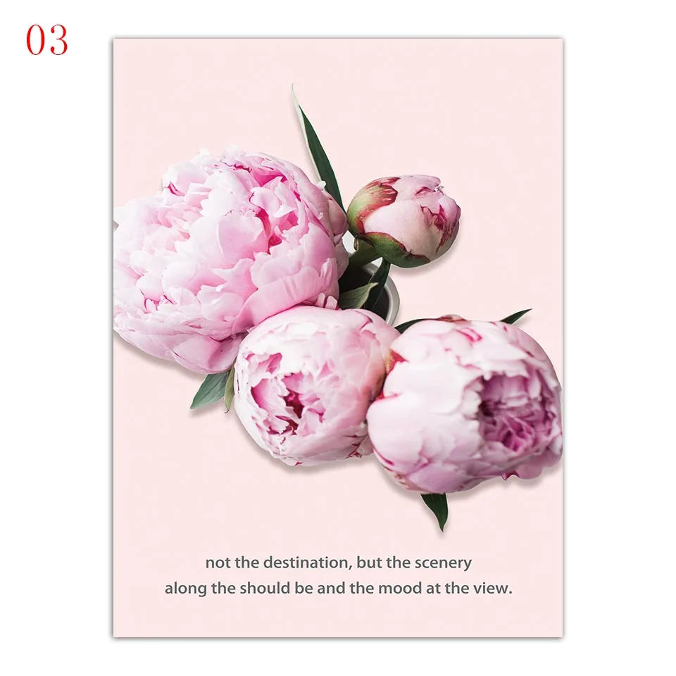 Bouquet de pivoines roses épanouies sur un fond rose pâle, créant une atmosphère apaisante et élégante.