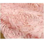 tissu mousseline rose motif fleuri romantique transparent délicat floral soie semi transparent scène