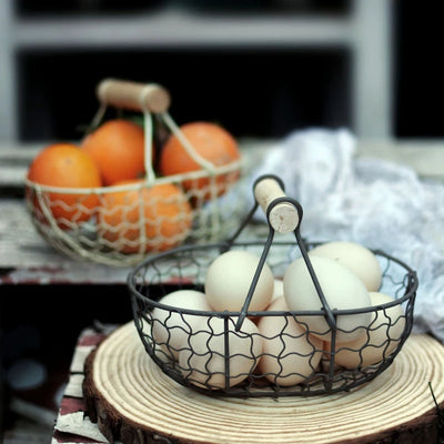 Panier de rangement rétro en métal blanc avec poignée en bois