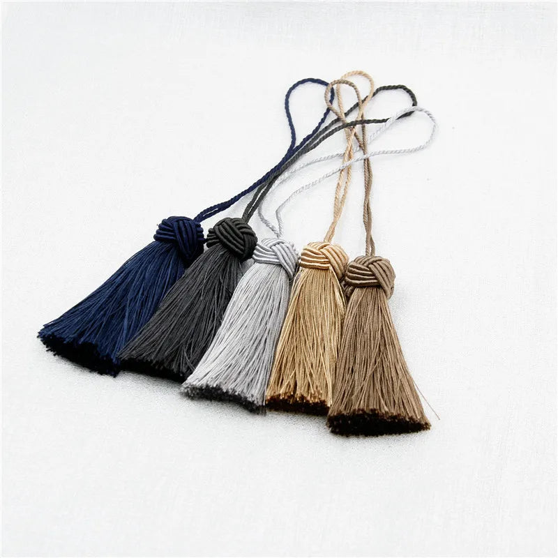 pompons décoratifs textiles noirs bleu marine gris beiges simples opaques 15x25cm