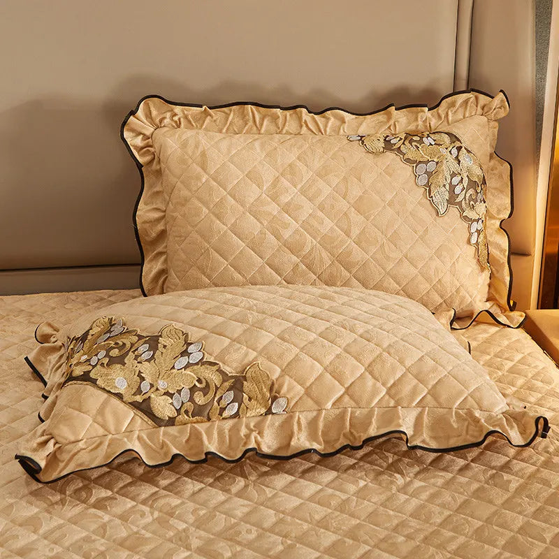 Taie d'oreiller velours assortie au couvre-lit