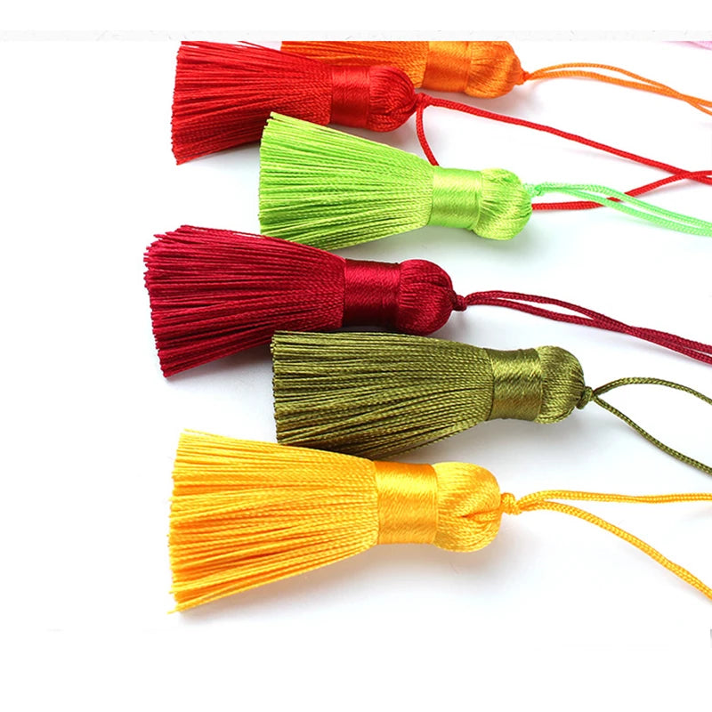 pompons soie polyester 5cm longueur 18cm corde noir rose rouge vert jaune bleu modernes