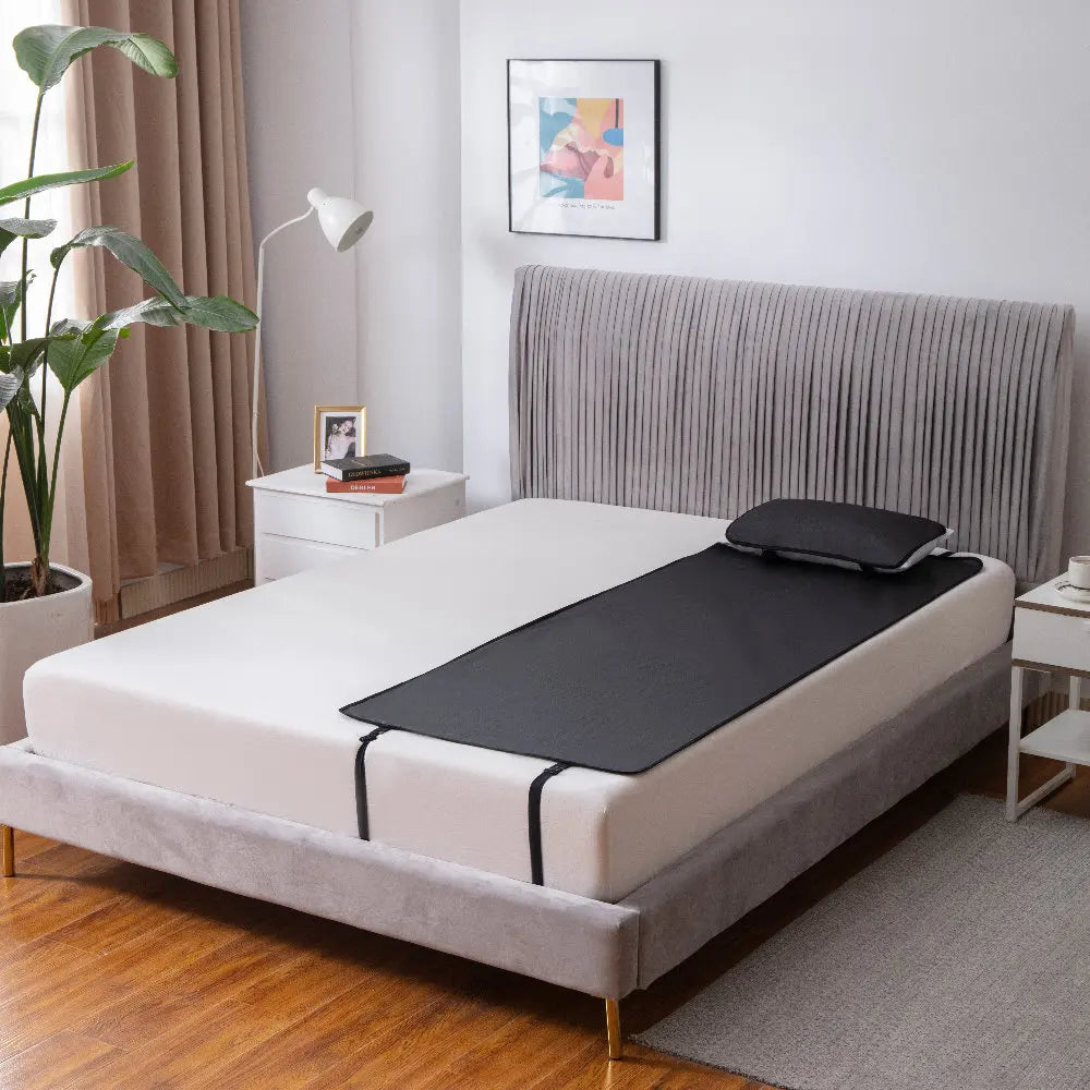 drap noir matelassé solide simple maison lit tête capitonnée pieds dorés