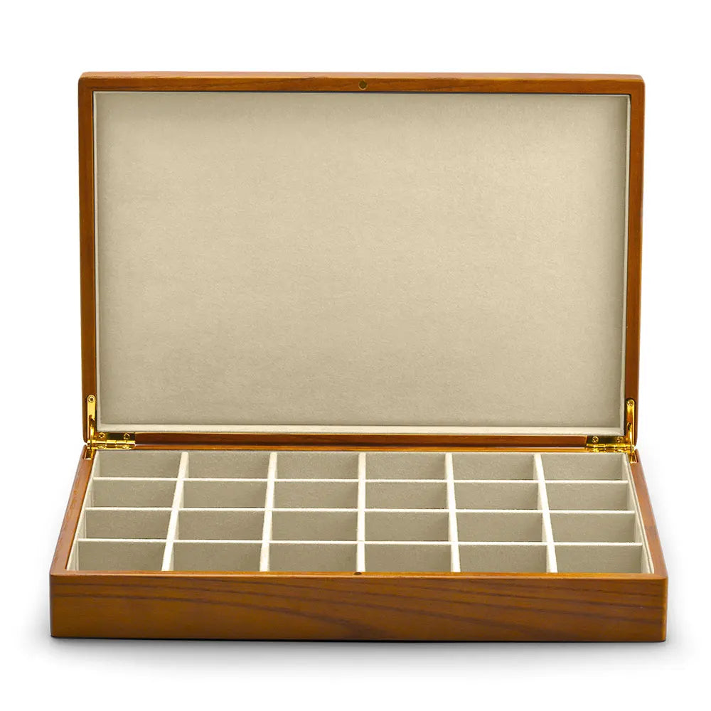 boîtes bijoux bois marron clair intérieur velours noir classique poignées dorées rangement colliers pendentifs