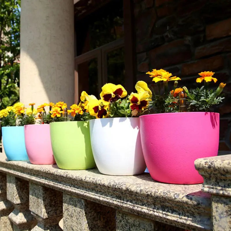 Jardinière moderne gris clair avec système d'arrosage automatique