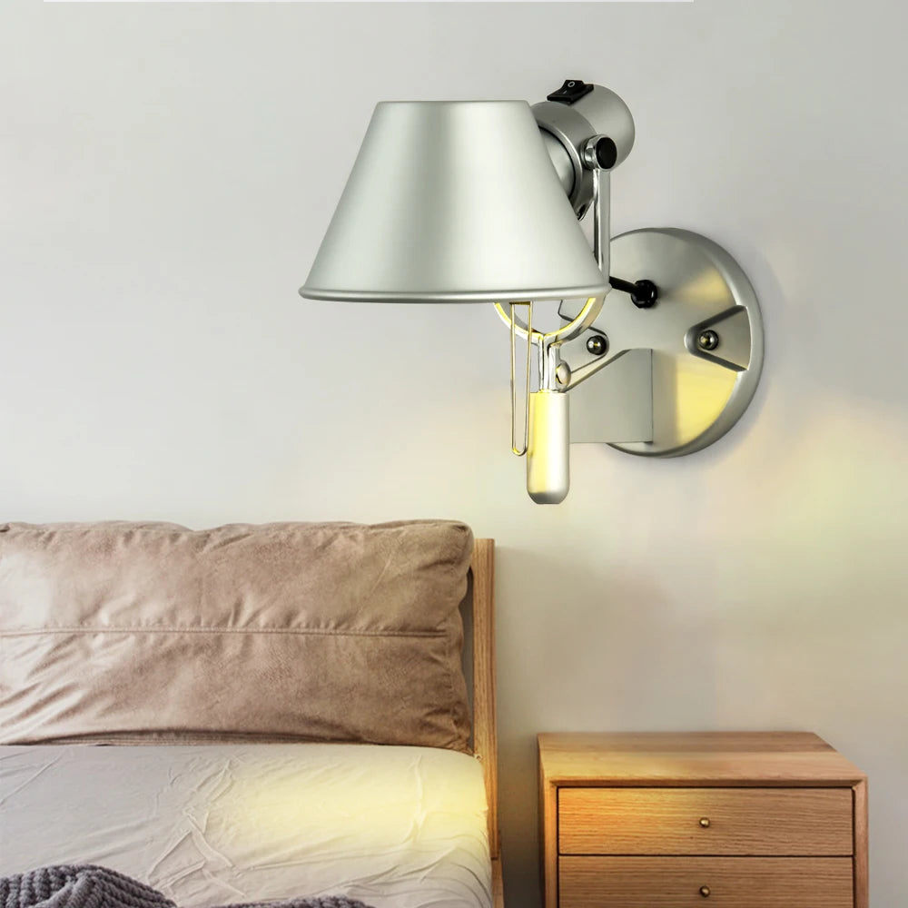 Détail de l'applique murale LED montrant son design épuré et son abat-jour blanc