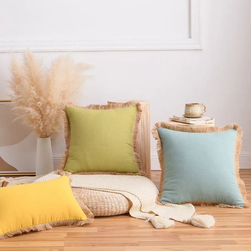coussins decoratifs bohemes couleurs multicolores tissu texturé franges rustique