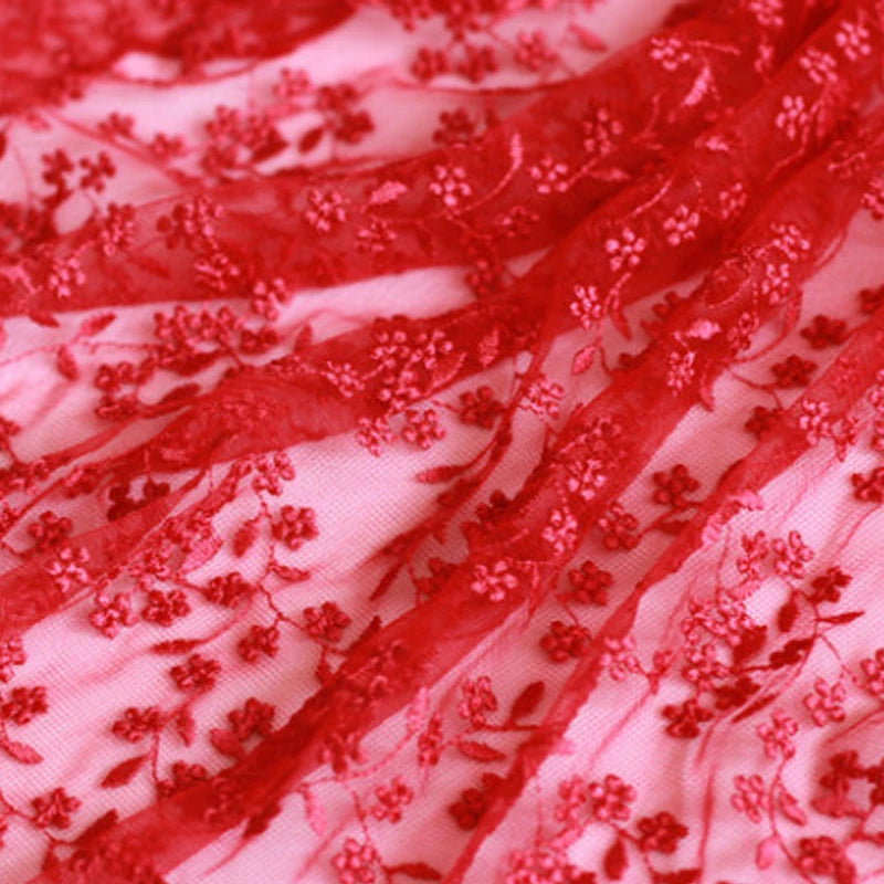 tissu polyester brodé fleurs feuilles blanc rose rouge bleu marine translucide 130cm romantique