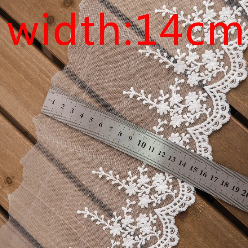 ruban dentelle blanche motif fleurs classique tulle polyester coton ajouré romantique 14cm large translucent