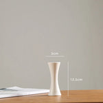 vases blancs modernes minimalistes céramique opaques fleurs artificielles table simple