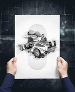 Une œuvre d'art représentant une voiture futuriste en noir et blanc avec des détails techniques et un paysage nuageux en arrière-plan.