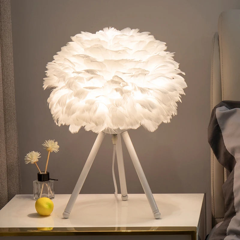 lampe table plumes moderne blanc bleu marine rose gris pieds métal doré