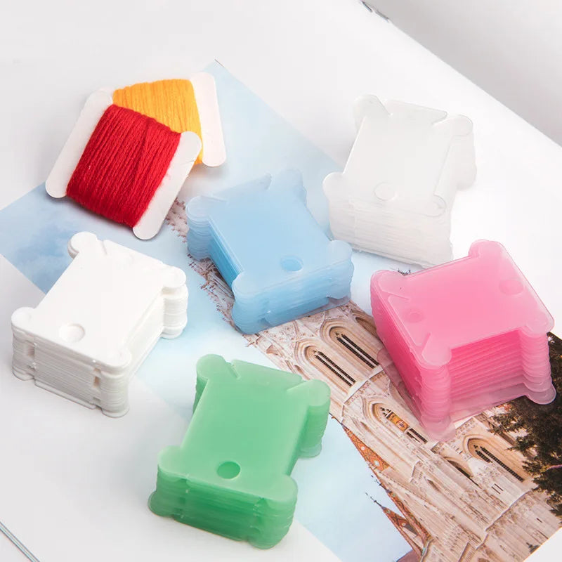 bobines fil transparentes modernes couleur rose blanc vert bleu rangement fil coudre