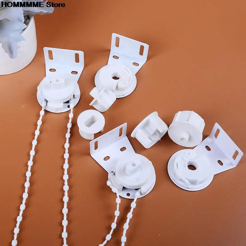 accessoires rideau blanc moderne intégré stores enrouleurs disques fixation chaîne blancs lisses
