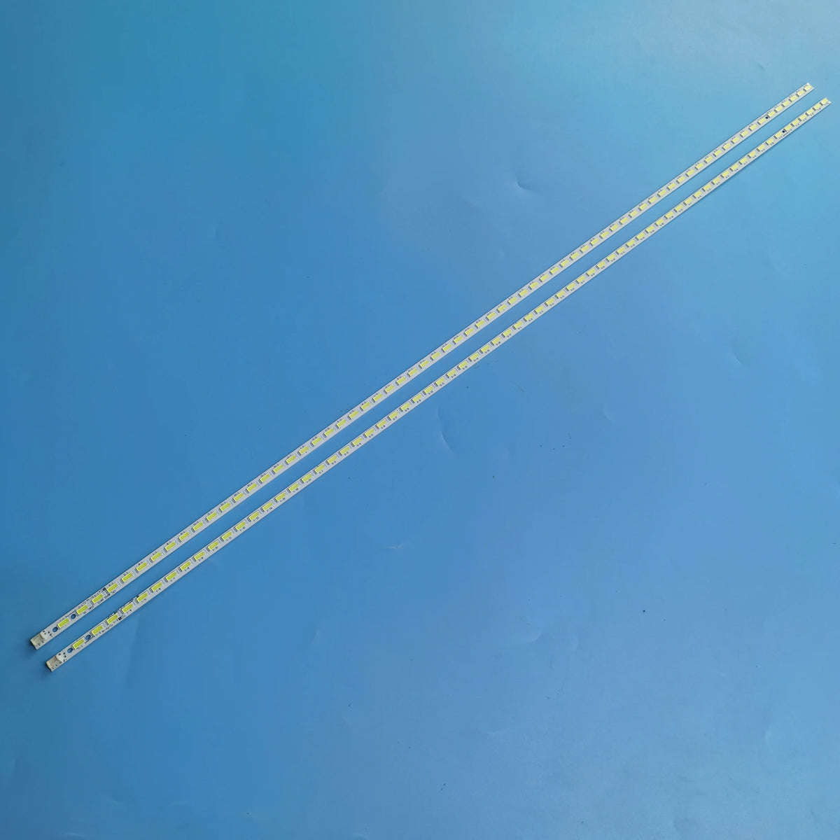 barres lumineuses led blanc bleu rouge pastilles jaunes connecteurs industriels