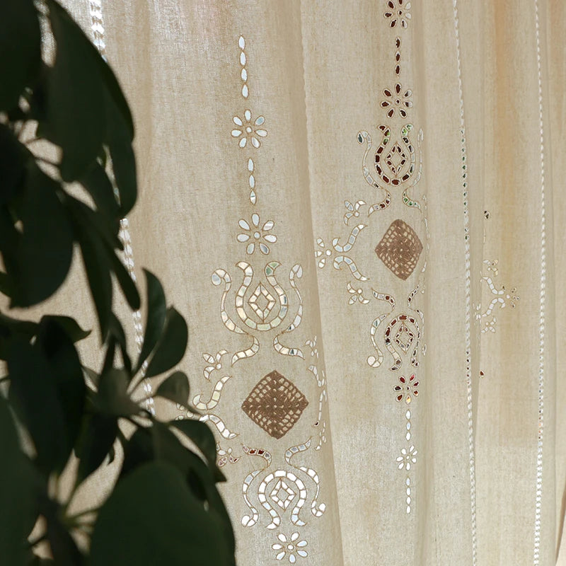 rideaux bohèmes broderies fleurs lin translucides salon boutique crème