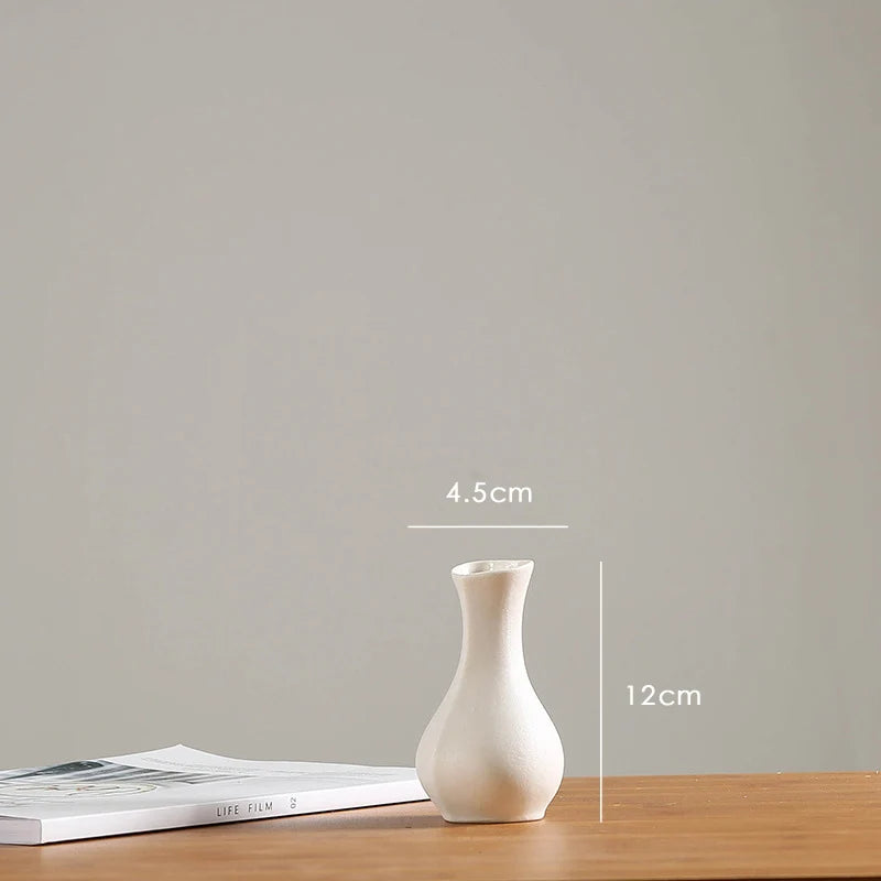 vases blancs modernes minimalistes céramique opaques fleurs artificielles table simple