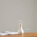 vases blancs modernes minimalistes céramique opaques fleurs artificielles table simple
