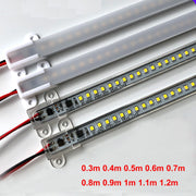 barreaux lumineux led blanc jaune rouge moderne minimaliste éclairage cuisine ambiance chaleureuse points lumineux