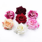 décoration intérieure roses artificielles velours violet rose rouge beige blanc