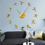 horloge murale moderne silhouettes sportives couleurs or argent bleu chambre adolescente salon