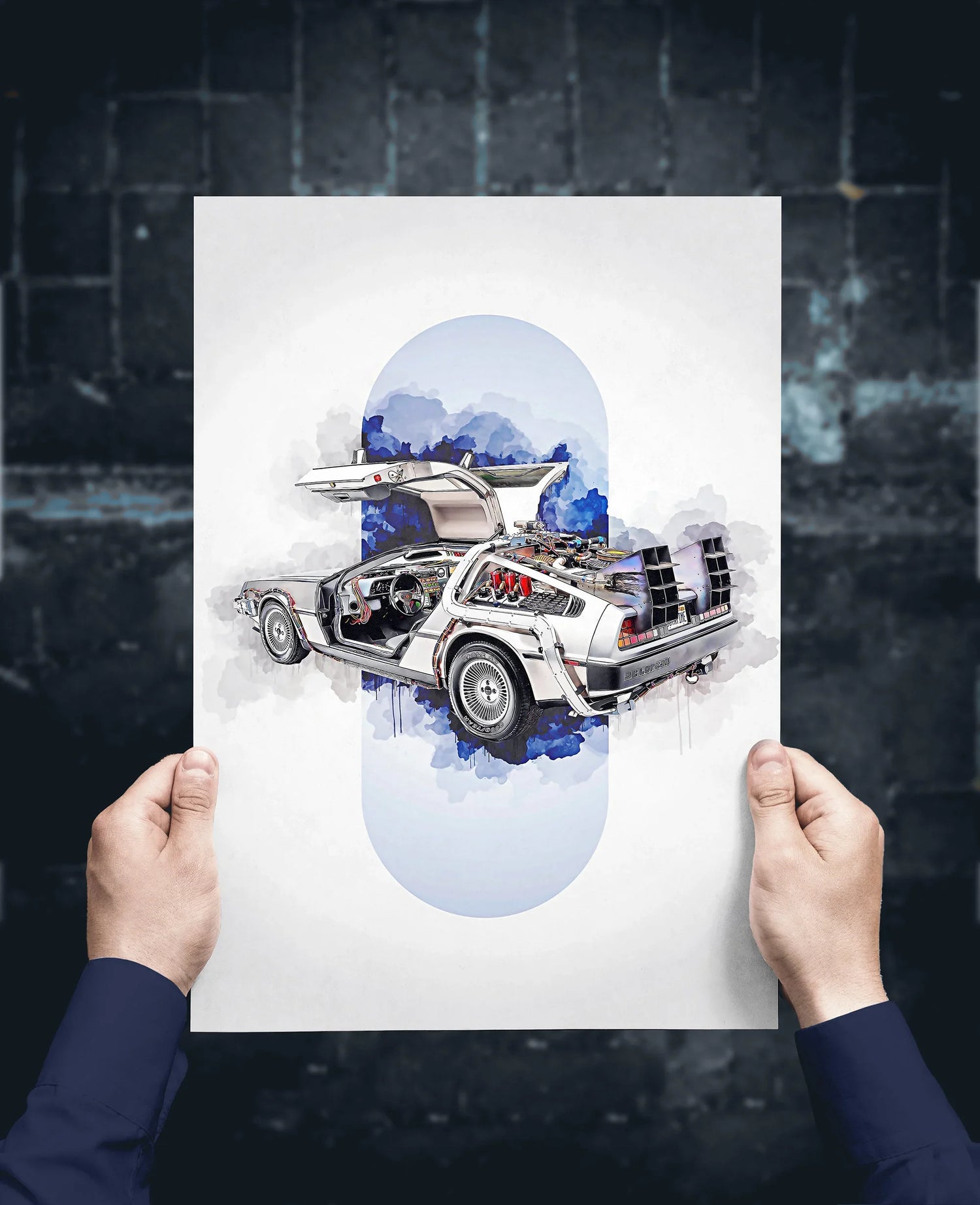 L'image représente une illustration détaillée d'une voiture de sport vintage, avec des éléments futuristes et un arrière-plan nuageux et abstrait.