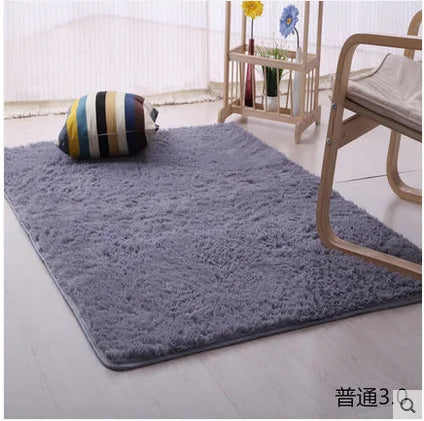 tapis moderne doux uni beige clair rose pâle bleu clair bordure fleurs noires 160cm