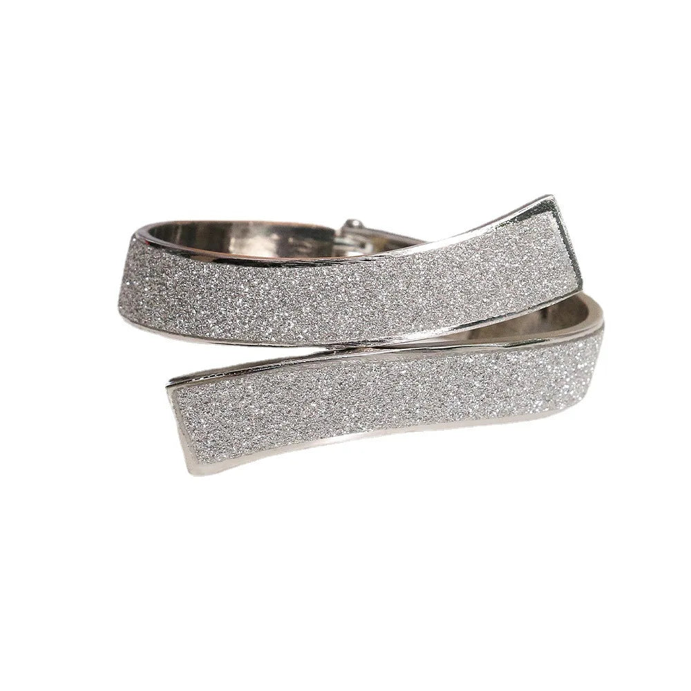bracelet moderne paillettes or argent fermoir élégant accessoire mode bijou métal qualité haut gamme
