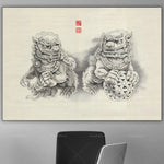 Cette image présente deux figures chimériques stylisées dans un style artistique traditionnel chinois. Les créatures sont sculptées avec des motifs floraux et des expressions grimaçantes, créant une œuvre d'art unique et captivante.