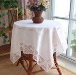nappe table dentelle brodée fleurs vintage blanc réutilisable maison mariage festivité