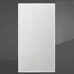 panneau perforé moderne clips paniers métalliques bleu orange gris noir blanc