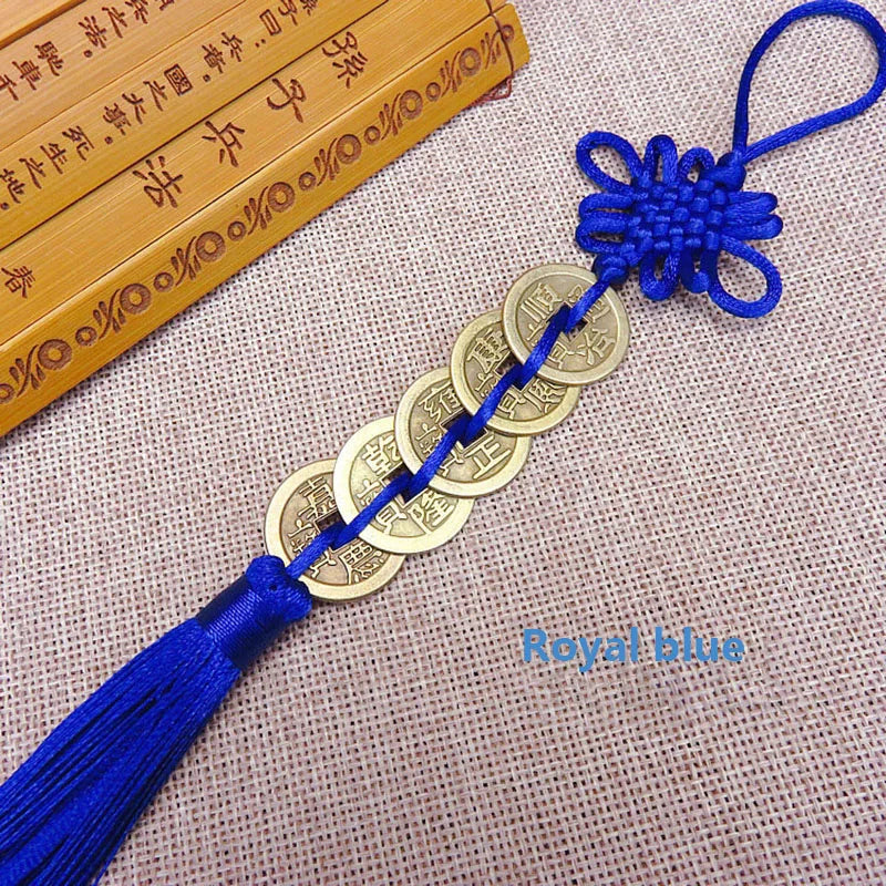 porte clés chinois artisanal rouge bleu royal motif traditionnel tissu satiné pompon métal