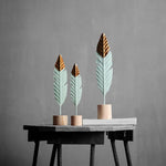 décoration intérieure moderne plumes bois oiseaux décoratifs vert menthe doré table salon