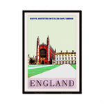 L'image présente la magnifique architecture de la chapelle du King's College à Cambridge, en Angleterre. Le bâtiment à l'architecture gothique se dresse fièrement sur le campus, entouré d'une pelouse verdoyante.