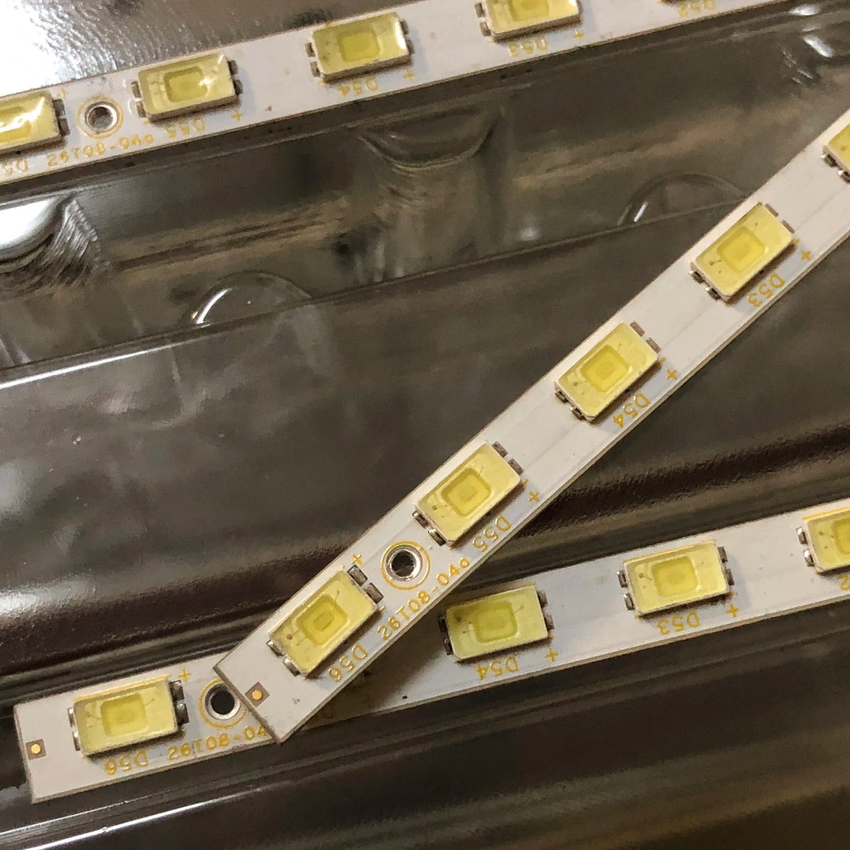 ruban led blanc diodes dorées éclairage professionnel moderne 59cm 56lampes facile fluxlumineuxfaible