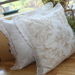 coussin carré blanc motif floral brodé élégant amovible lavable