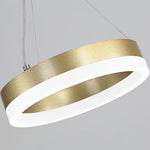 suspension lumineuse moderne dorée anneaux blancs câbles suspendus chambre salon étudié