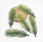 décoration noël couronne branches pin feuilles baies bougies naturel extérieur festive arrangement