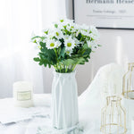 bouquet marguerites soie orange jaune rose blanc vase blanc moderne décoration intérieur mariage
