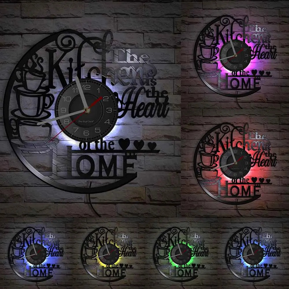 Comparaison des coloris blanc et noir de l'horloge murale design