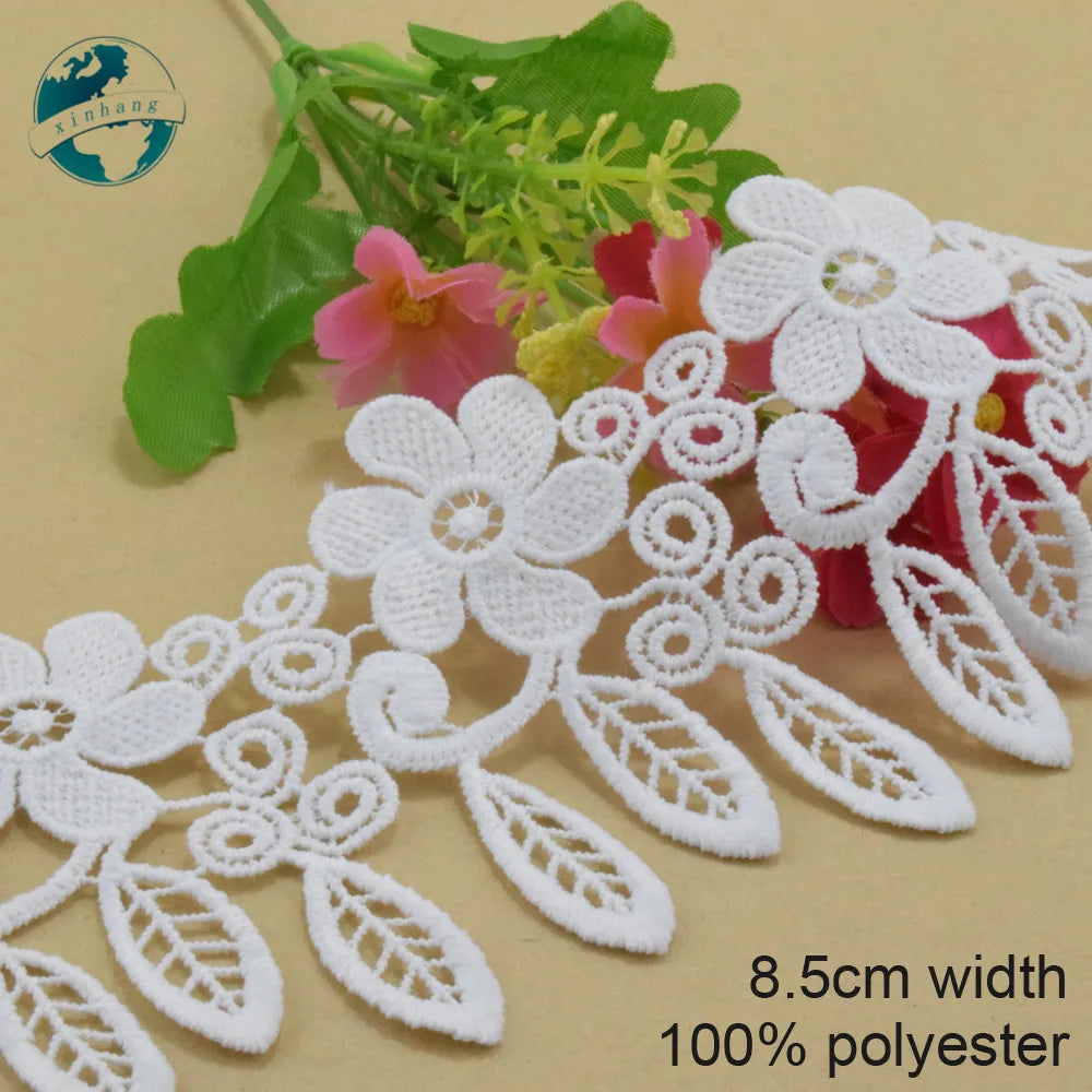 dentelle blanche brodée motifs fleurs feuilles ajourée 8.5cm largeur couture bricolage création transparente