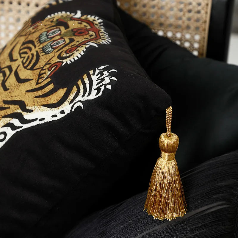 housse coussin carrée velours tigre décorative jaune pompons dorés canapé fauteuil lit