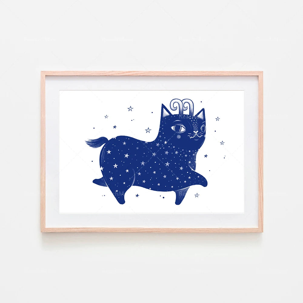 Une illustration d'un chat bleu aux motifs d'étoiles, entouré d'un cadre en bois sur un fond blanc.