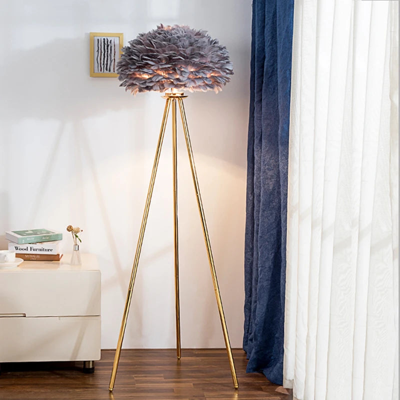 lampe sol moderne plumes blanche dorée pieds trépied led chambre salon entree